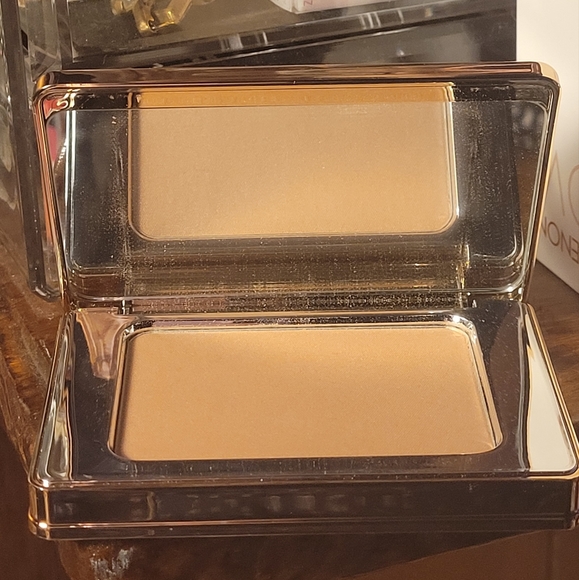 Brand new. Natasha Denona All over Glow - Picture 4 of 4